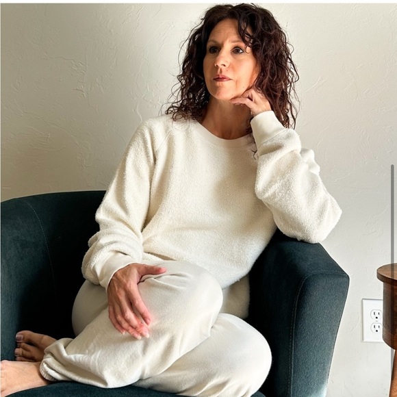 Lera Knit's Organic Cotton Jogger Pants in Cream - Picture 4 of 6